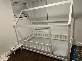 Montessori Floor House Bed