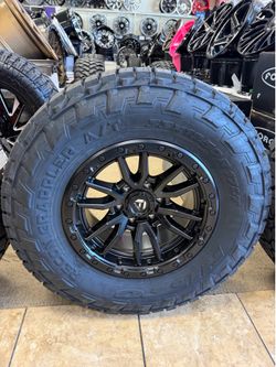 New pkg 17” fuel off road 33” nitto tires new sensors new lugs