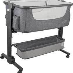 Bedside Baby Bassinet / Sleeper – Like New
