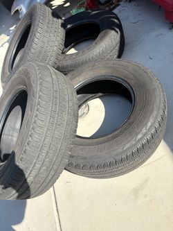 Set of 4 Bridgestone 265/70r17 tires