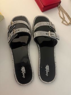 Brand New Women sandles SIZE 8.5