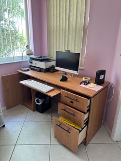 Wooden Desk / Escritorio de Madeira