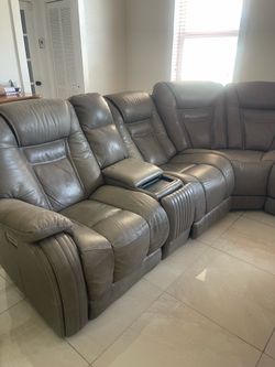 Power Reclining Leather Sectional Sofa – 4 Recliners – Good Condition