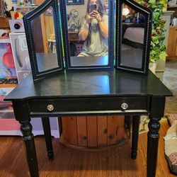 Black Wood Make Up Vanity