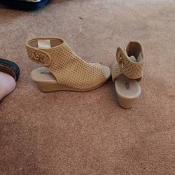 NEW MICHAEL KORS SANDELS GIRLS  SIZE3 $15.00