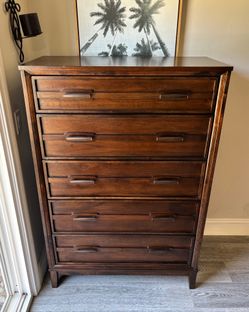 Gorgeous Brown 5 Drawer Dresser