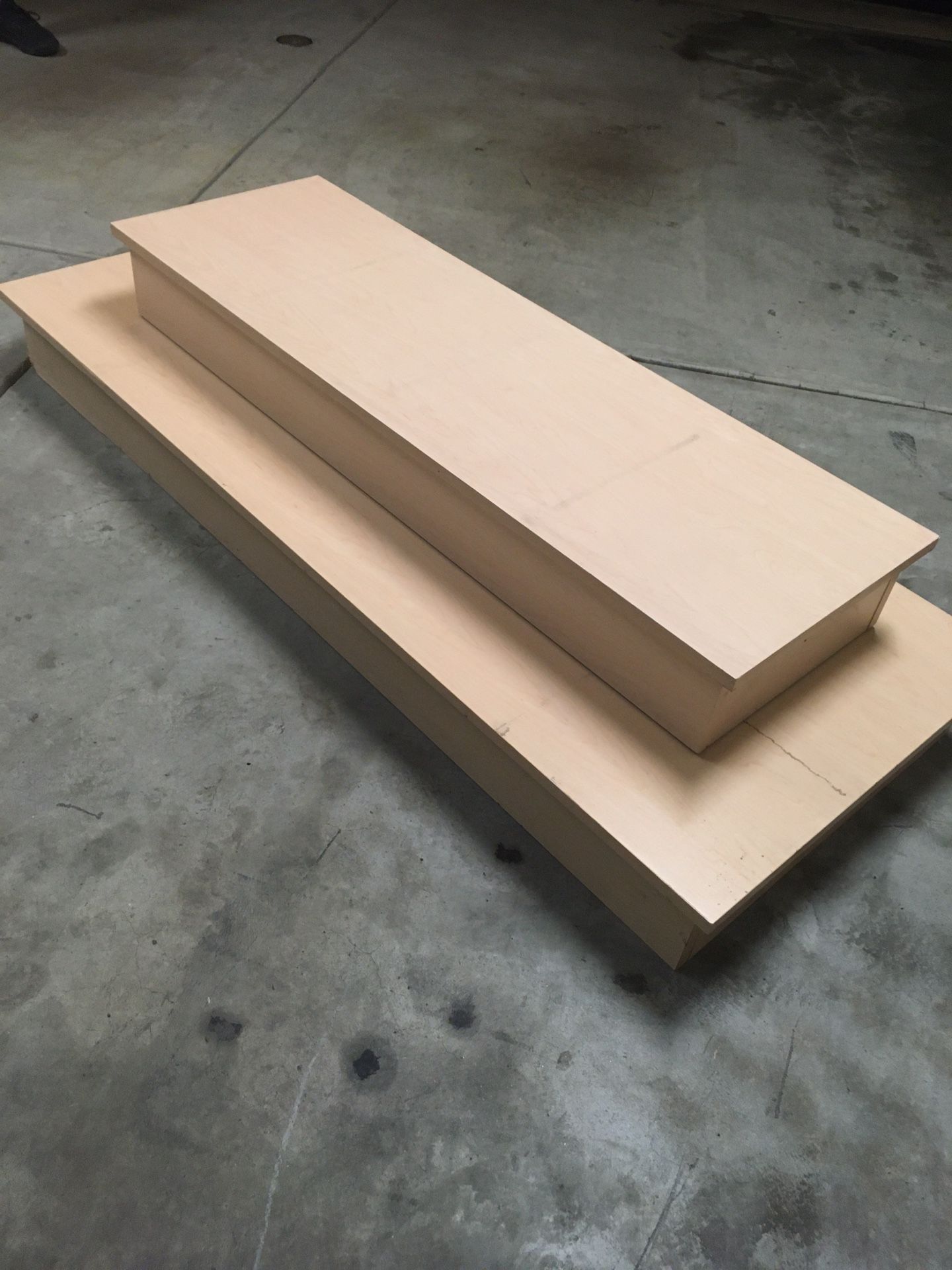 Base board for glass display