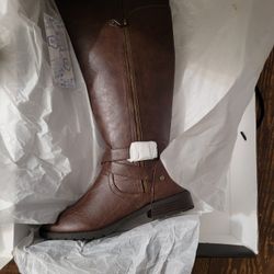 Size 8 G by GUESS Halsey Brown Boots