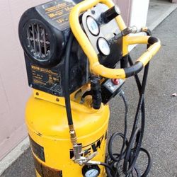 DEWALT D55168 ELECTRIC 15 GALLON WHEELED COMPRESSOR