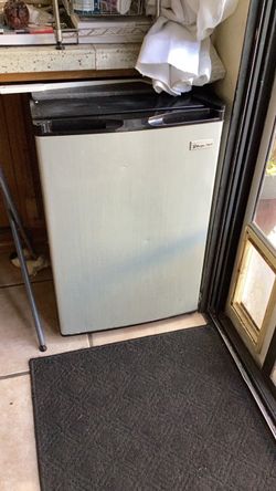 Magic chef mini fridge
