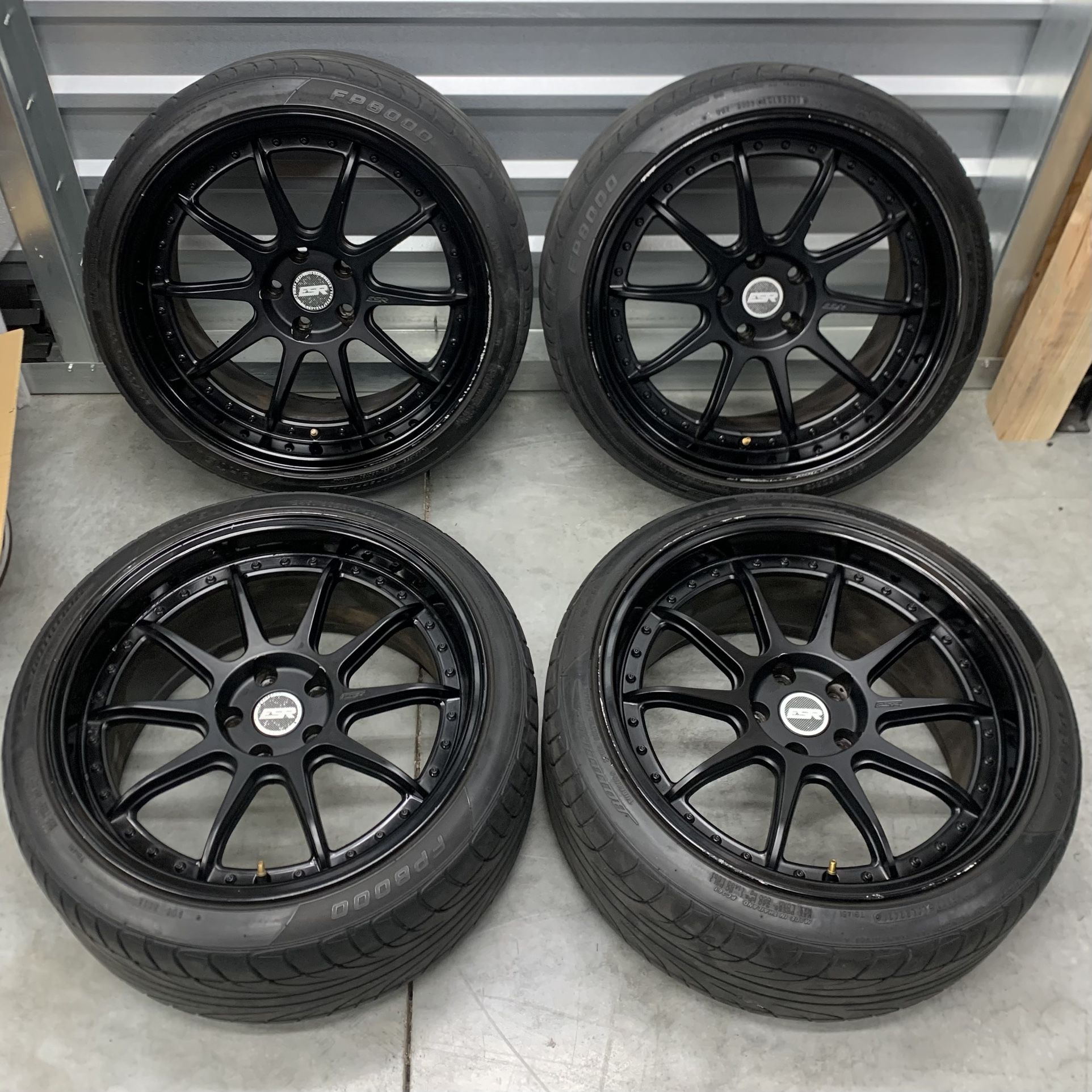ESR CS12 • 19x9.5 • +22 • 5x144