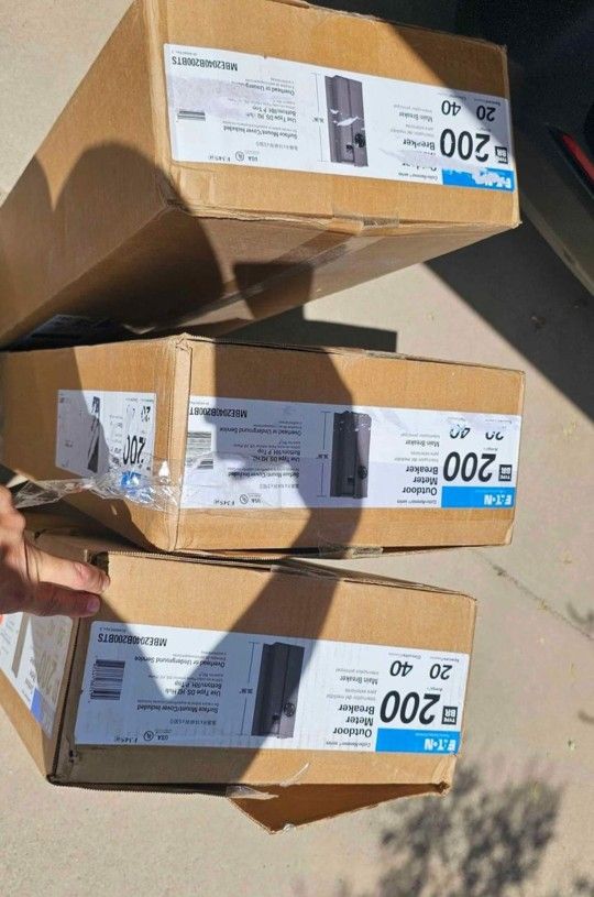 Eaton
200 Amp 20-Space 40-Circuit Surface EUSERC BR Type Main Meter Breaker
