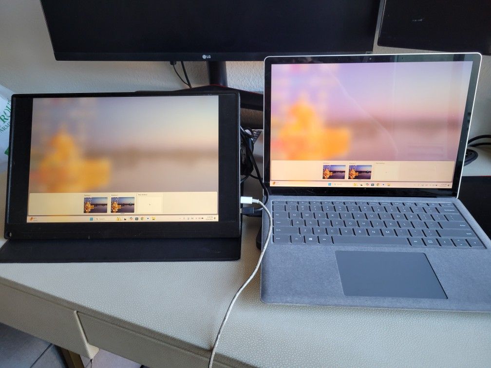 External Travel Monitor 16"