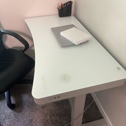 Adjustable Glass Smart Desk