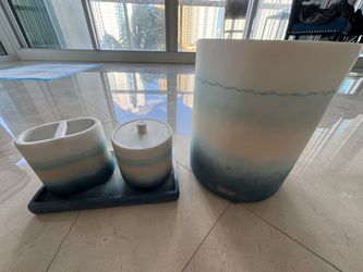 MOVING SALE! Coastal Bathroom Set by Harbor House!