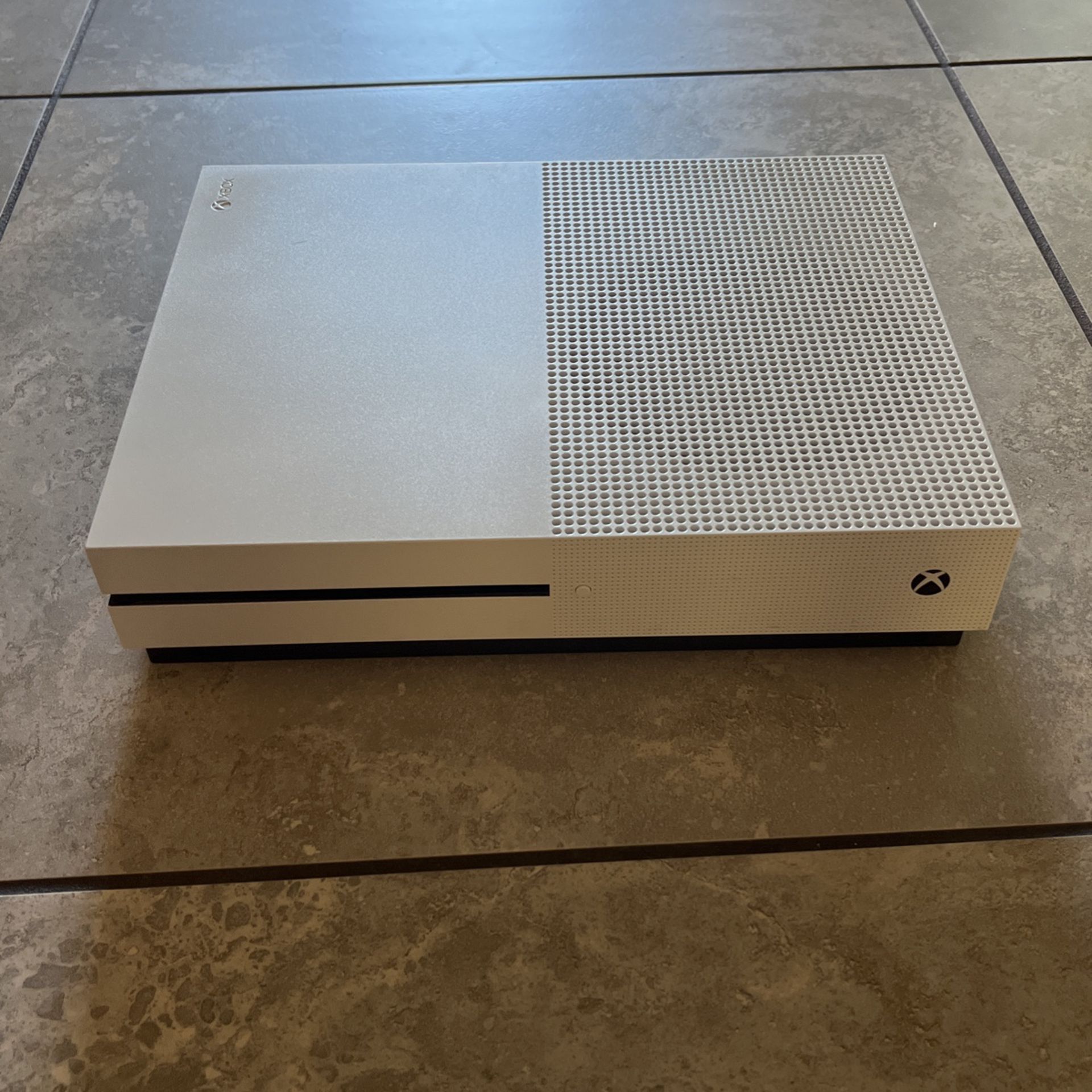 Xbox One S Fortnite Edition White