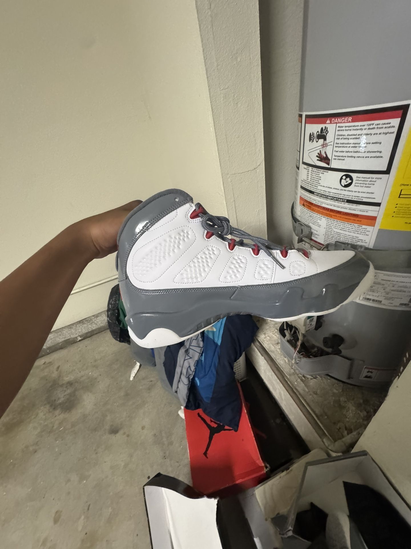 Air Jordan 9 Retro 'Fire Red' Size 9.5