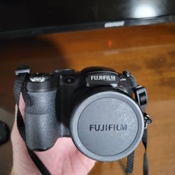 FUGIFILM CAMERA SEE PICS FOR INFO $100