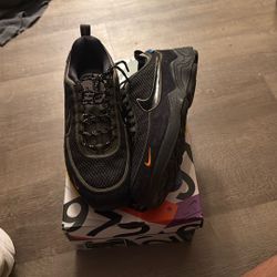 Nike Undefeated Spirdon 