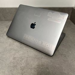 Apple MacBook Pro  13" 2019 i7 16GB 516GB SSD *USED *