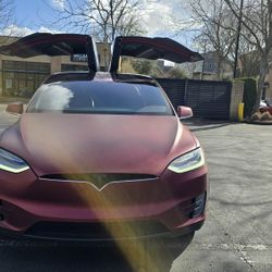 Tesla Model X 2020 Long Range Plus Red, 6 seats interior,22" black onyx wheels, tow package