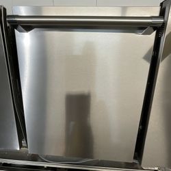 Thermador Dishwasher – Model DWHD410JFP/66 – Stainless Steel – Open Box