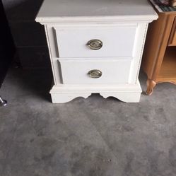 🥰BEAUTIFUL WHITE COLOR DRESSER AND NIGHTSTAND 🥰