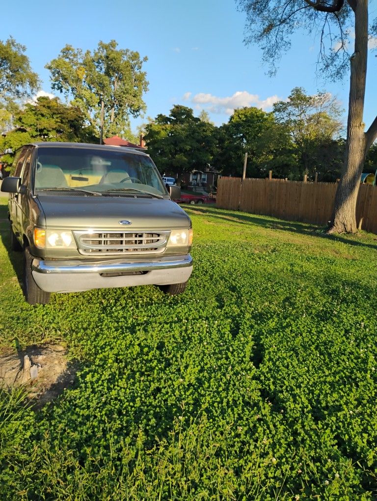 2002 Ford E-350