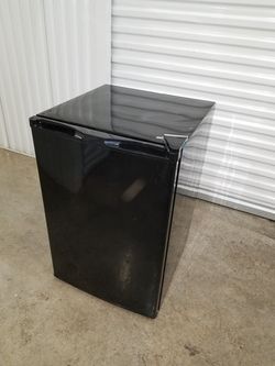 GE 4.4 cubic compact refrigator