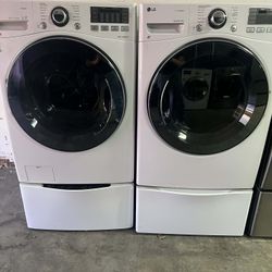 SET WASHER AND GAS DRYER / WITH PEDESTALS 