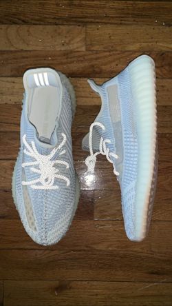 Yeezys 350 Boost lunpmarks sizes 8 & 9