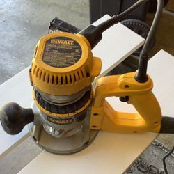 Router Dewalt  21/4 Motor Almost New. I Use It Two Times $80 