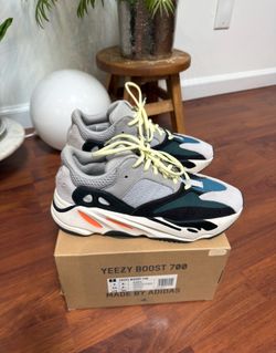 Yeezy 750 size 9 100% Authentic headstock