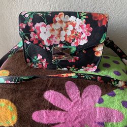 Forever 21 flower purse / crossbody 