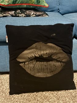 Black Pillow with Gold "Kiss" Print 