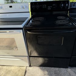 Hotpoint Stove / 1 Month Warranty/ FREE DELIVERY UO TO 5 MILES 
