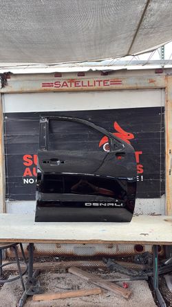 2019 Sierra Door Front Passenger OEM 2026