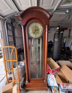 Grand father clock sold as you see it belonged to family over 100 yrs