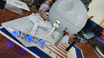 Star Wars: Large Imperial Destroyer Ship, battery included, lights up and has sound. Death Star Hot Wheels Carrier/Storage & 3 Pezz containers, firm.