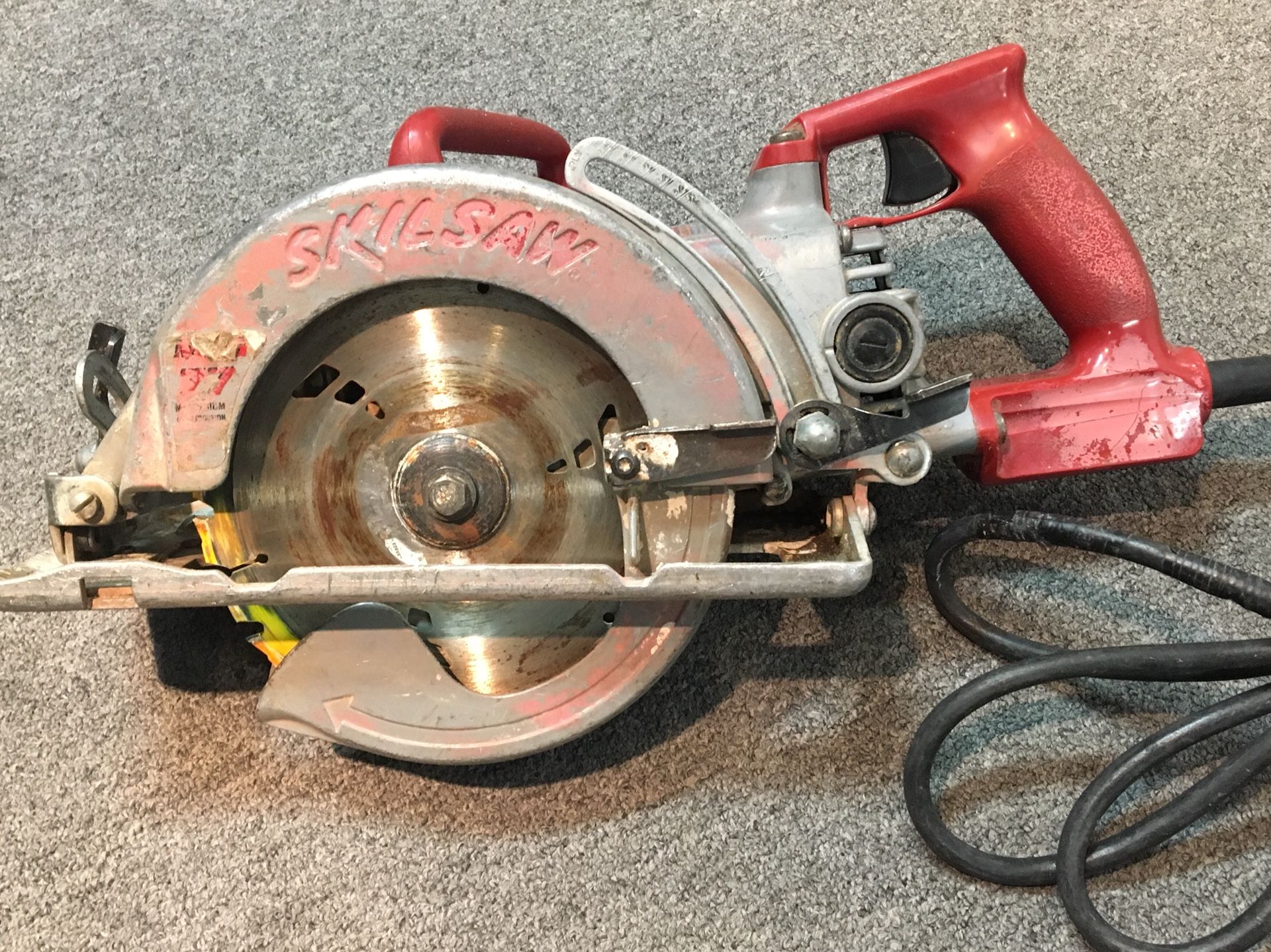 Skilsaw SKIL HD77M 7 1/4 Worm Drive Circular Saw Mag77