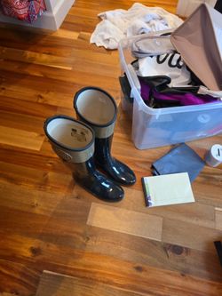 Hunter rain boots 6 womans