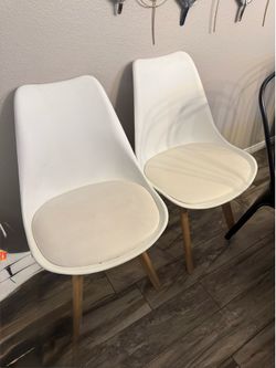 4 White Kitchen or Dining Room Table Chairs