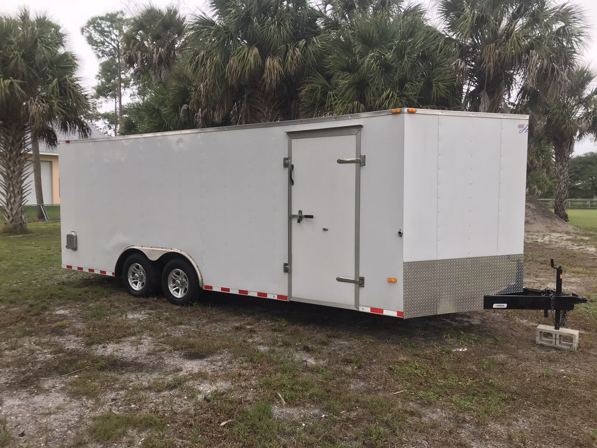 Enclosed trailer