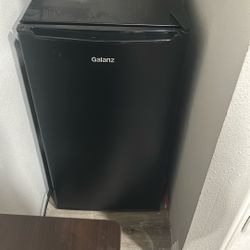 Galanz Mini Fridge 