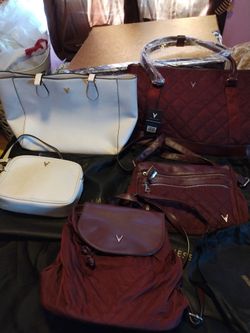 5 total Vanessa williams purses