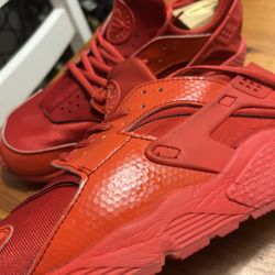 Nike Air Huarache Size 9.5  ( Hot Lava ) 