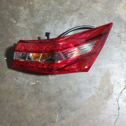 2016 Toyota Avalon Right Taillight 