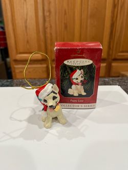 Hallmark Keepsake 1999 Puppy Love ” dated ornament. Size approximately 2 1/2 inches tall. Has been stored in a cabinet. Preowned Excellent conditi