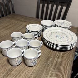 Floral Expressions Dinnerware