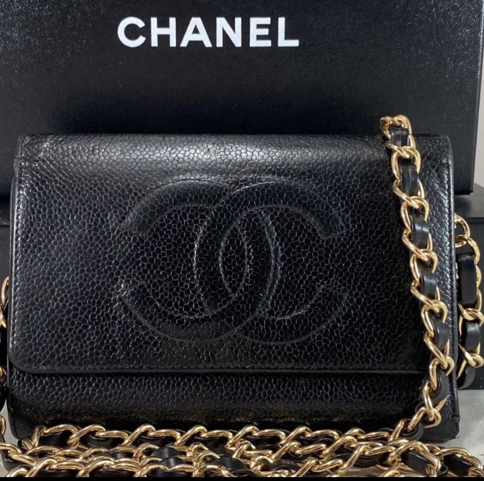 Authentic CHANEL CC leather Caviar Trifold Wallet and added chain